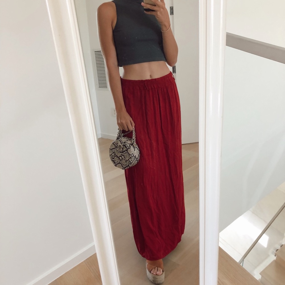 Maxi skirt. Burgundy with pockets. Flowy style